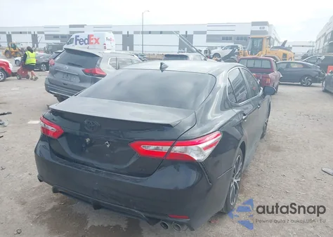 2020 Toyota Camry Se z USA, uszkodzony, nr VIN 4T1G11AK8LU338045